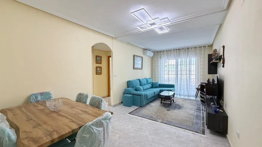 Apartamento de 3 dormitorios en Torrevieja, Spain No. 996 № 21
