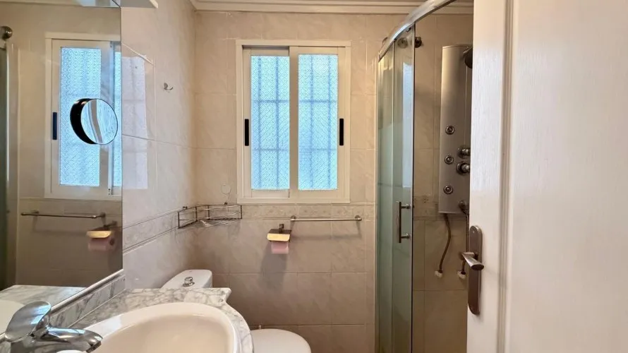 Apartamento de 1 dormitorio en Torrevieja, Spain No. 2080 № 19