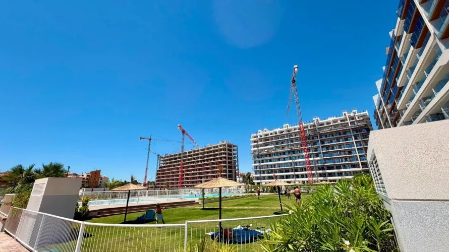 Apartamento de 2 dormitorios en Torrevieja, Spain No. 1986 № 3