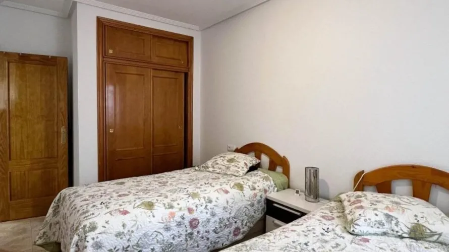 Apartamento de 1 dormitorio en Torrevieja, Spain No. 2234 № 1