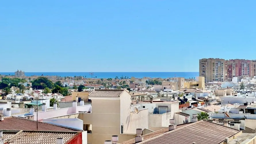 Ático de 1 dormitorio en Torrevieja, Spain No. 2198 № 2