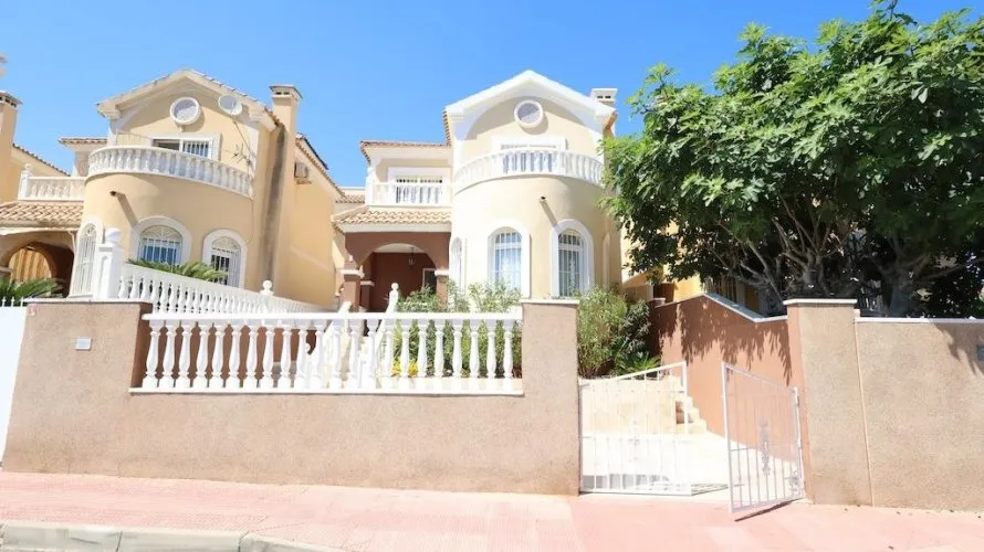 Apartamento de 3 dormitorios en Campoamor, Spain No. 1984 № 18