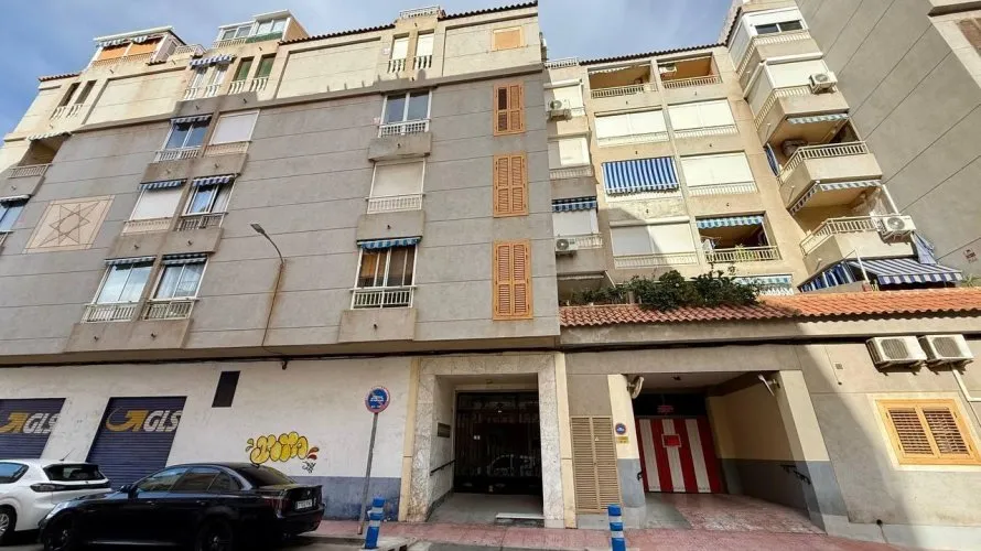 Apartamento de 2 dormitorios en Torrevieja, Spain No. 2082