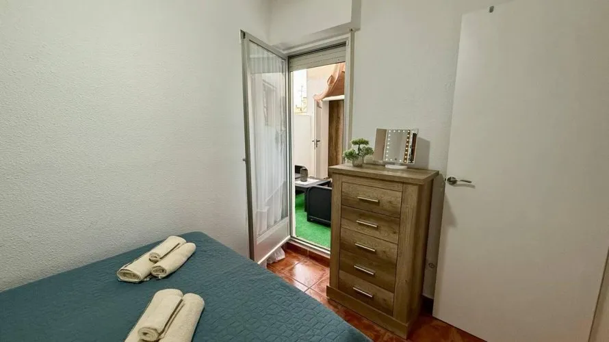 Apartamento de 2 dormitorios en Torrevieja, Spain No. 2032 № 2