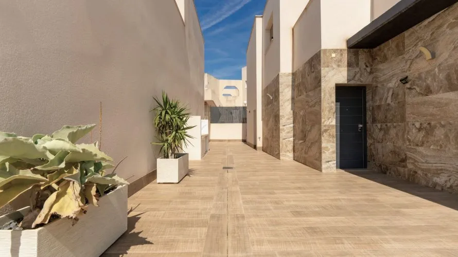 Villa de 210m² en San Miguel de Salinas, Spain No. 1968 № 9