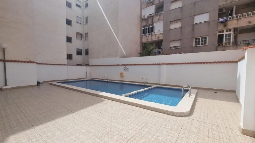 Apartamento de 2 dormitorios en Torrevieja, Spain No. 2053