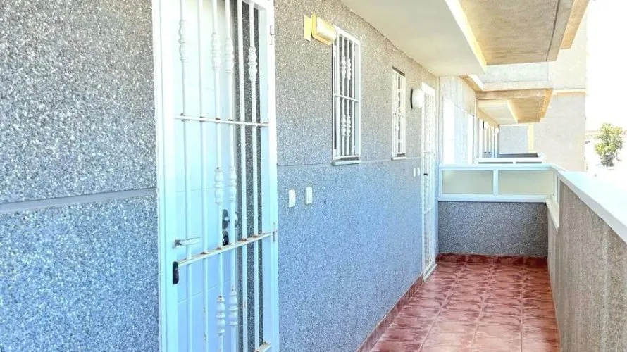 Apartamento de 2 dormitorios en Torrevieja, Spain No. 2144