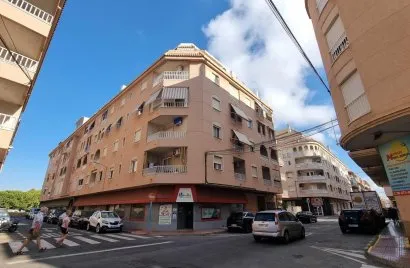 Apartamento de 2 dormitorios en Torrevieja, Spain No. 2072
