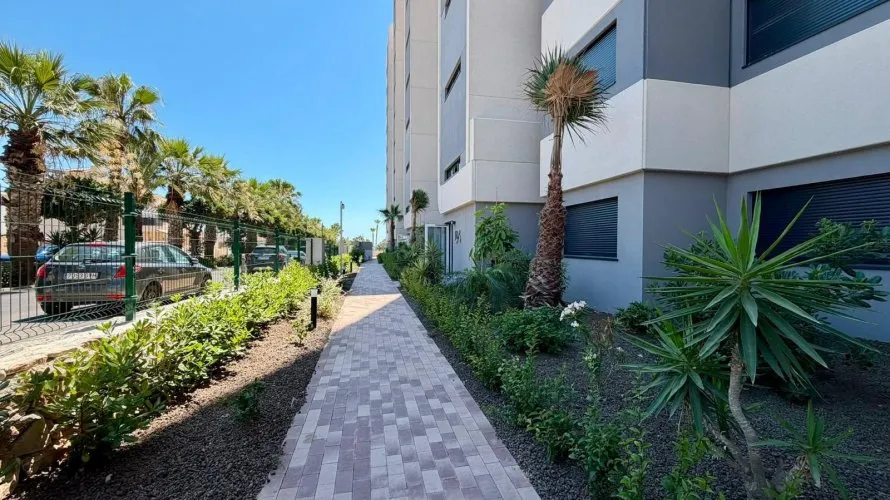Apartamento de 2 dormitorios en Torrevieja, Spain No. 1986