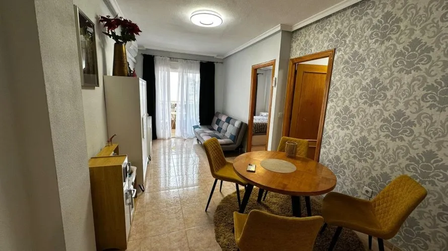 Apartamento de 2 dormitorios en Torrevieja, Spain No. 2090