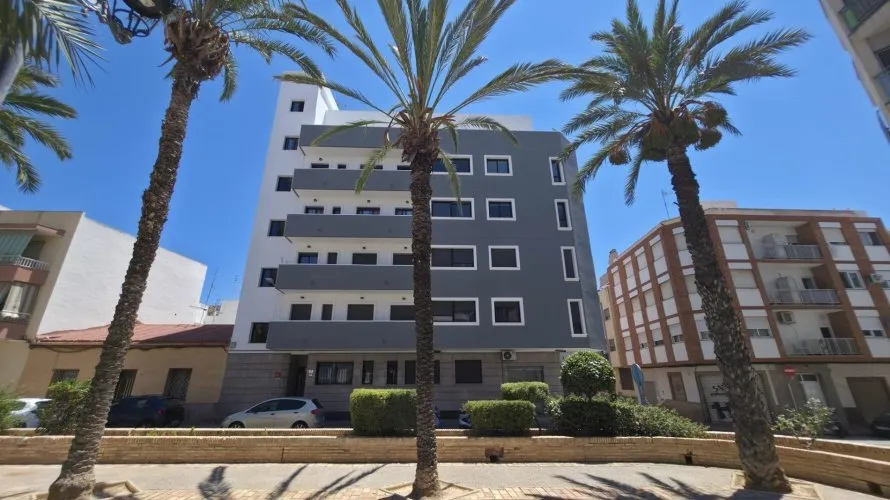 Apartamento de 3 dormitorios en Torrevieja, Spain No. 2013 № 1