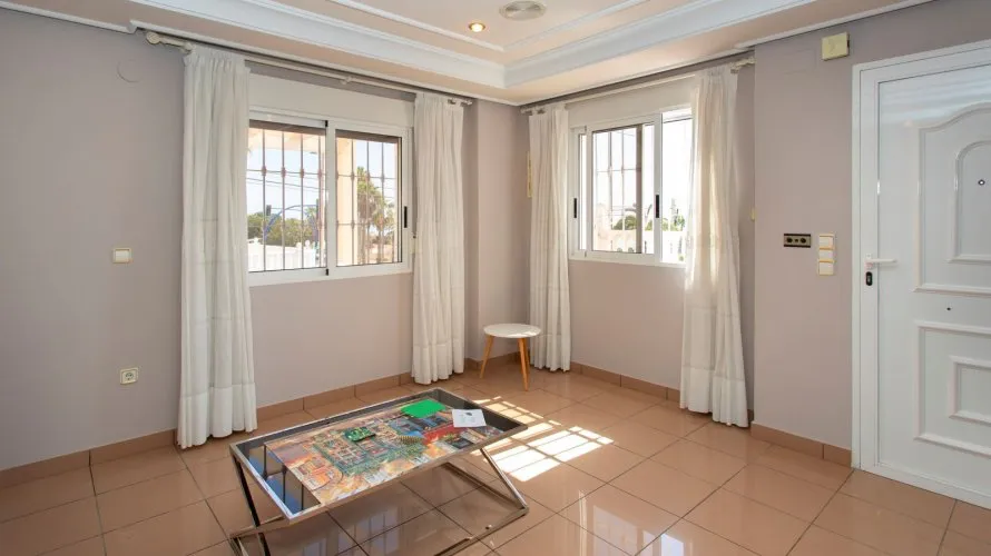 Villa de 180m² en Torrevieja, Spain No. 1945 № 19