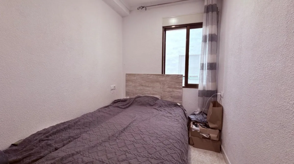 Apartamento de 1 dormitorio en Alicante, Spain No. 2252
