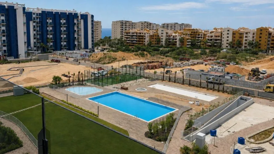 Apartamento de 2 dormitorios en Torrevieja, Spain No. 1986 № 23