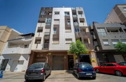 Apartamento de 2 dormitorios en Torrevieja, Spain No. 2063