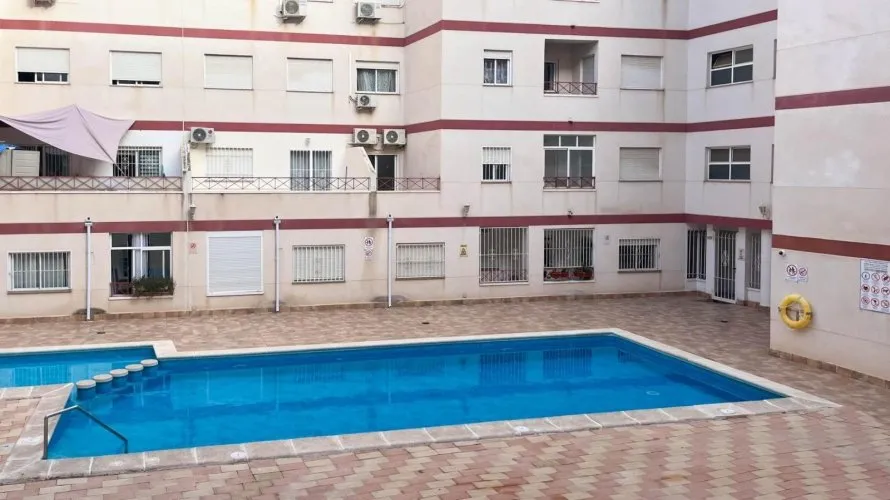 Apartamento de 1 dormitorio en Torrevieja, Spain No. 2234 № 2