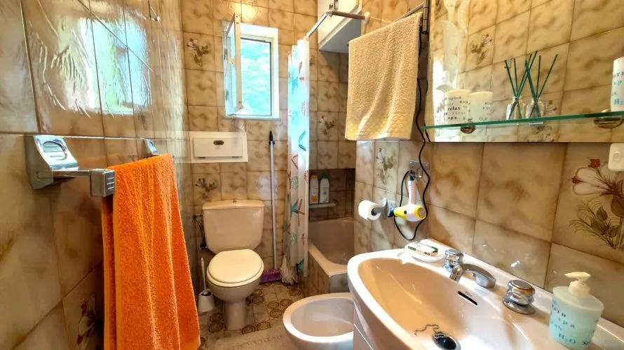 Apartamento de 1 dormitorio en Mieres, Spain No. 2214 № 4