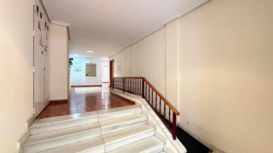 Apartamento de 1 dormitorio en Torrevieja, Spain No. 2118 № 1