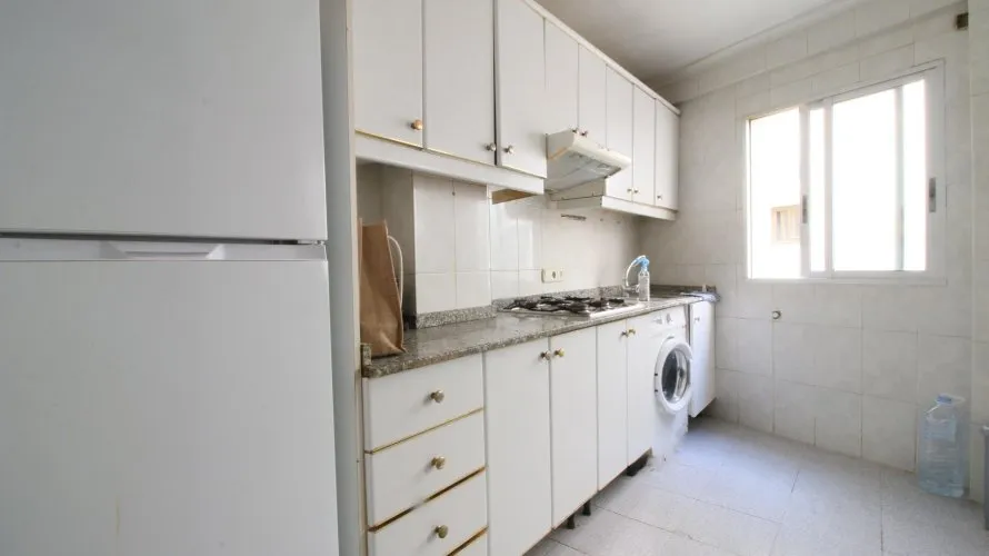 Apartamento de 2 dormitorios en Alicante, Spain No. 2003 № 12
