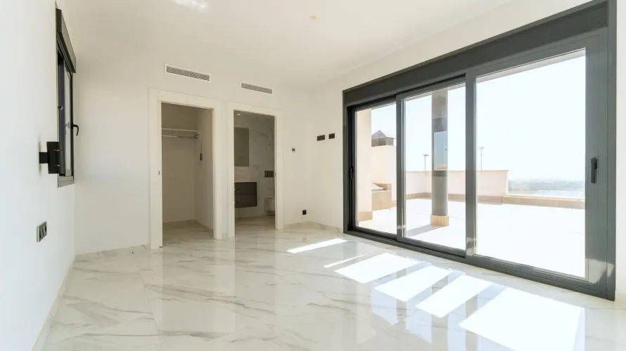 Villa de 210m² en San Miguel de Salinas, Spain No. 1968 № 17
