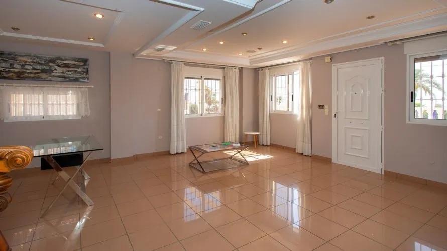Villa de 180m² en Torrevieja, Spain No. 1945 № 18