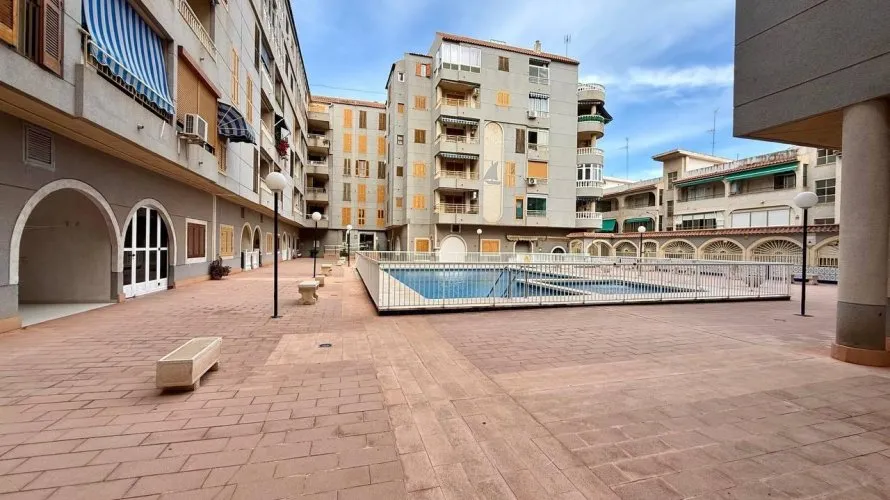 Apartamento de 2 dormitorios en Torrevieja, Spain No. 2082 № 3