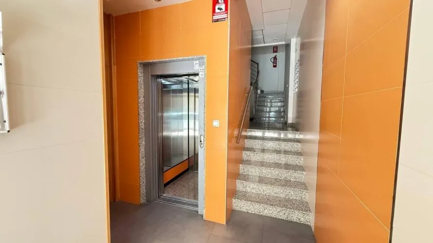 Apartamento de 1 dormitorio en Torrevieja, Spain No. 2051 № 2