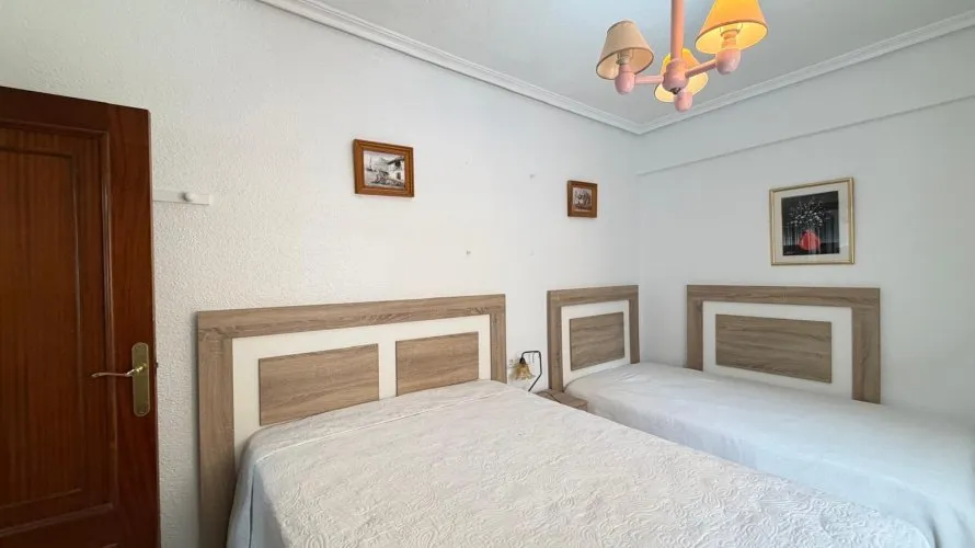 Apartamento de 3 dormitorios en Torrevieja, Spain No. 2241 № 1