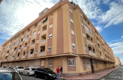 Apartamento de 2 dormitorios en Torrevieja, Spain No. 2075