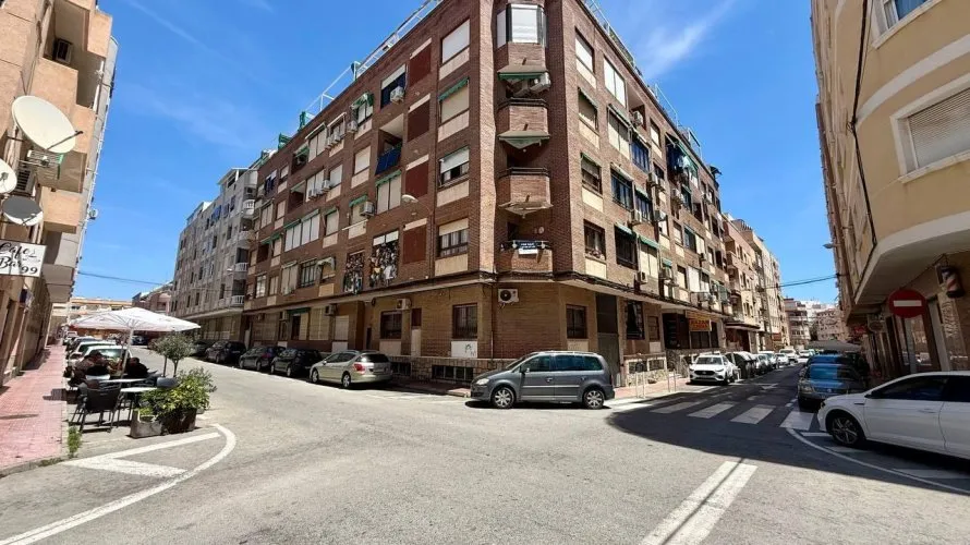 Apartamento de 2 dormitorios en Torrevieja, Spain No. 2193