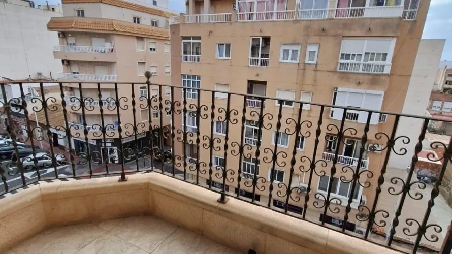 Apartamento de 2 dormitorios en Torrevieja, Spain No. 2042 № 13