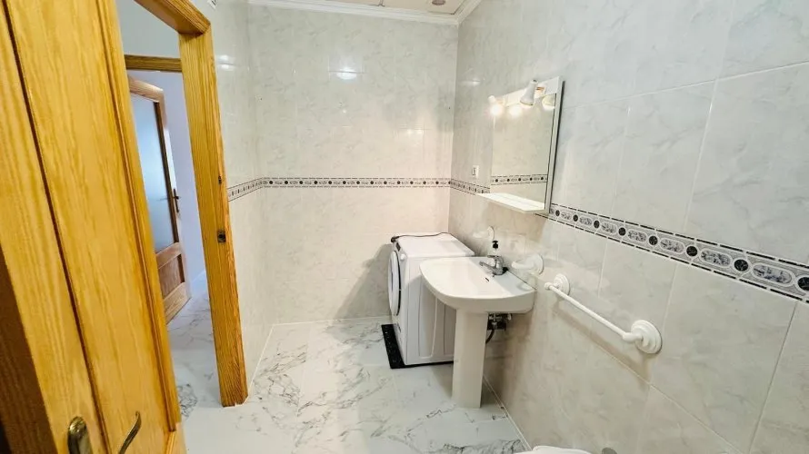 Apartamento de 2 dormitorios en Torrevieja, Spain No. 2064 № 8