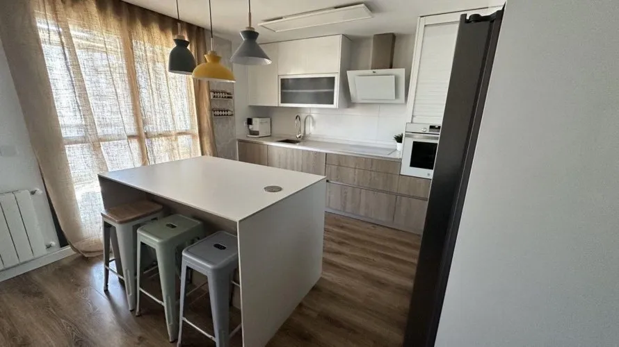 Apartamento de 3 dormitorios en Alicante, Spain No. 2004 № 1
