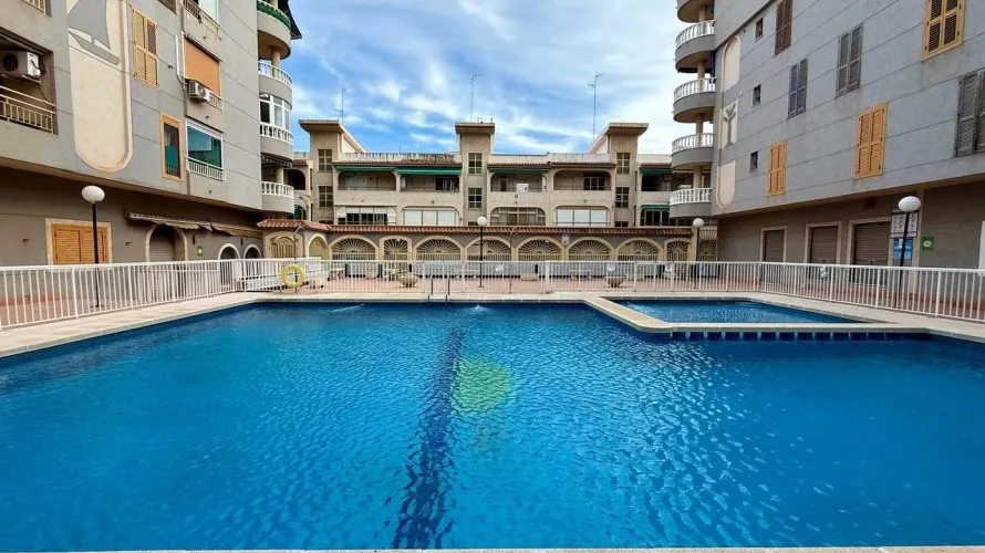 Apartamento de 2 dormitorios en Torrevieja, Spain No. 2082 № 25