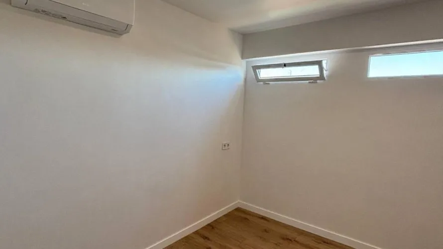 Apartamento de 3 dormitorios en Manises, Spain No. 2175 № 3