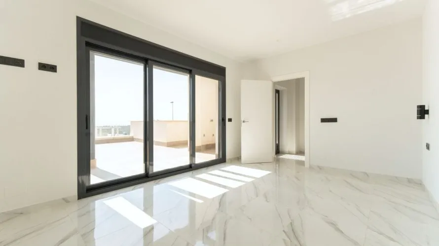 Villa de 210m² en San Miguel de Salinas, Spain No. 1968 № 16