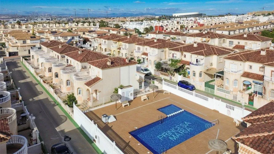 Сasa de 3 dormitorios en Torrevieja, Spain No. 2478 № 2