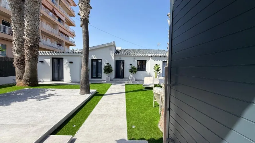 Villa de 4 dormitorios en Torrevieja, Spain No. 2435 № 6