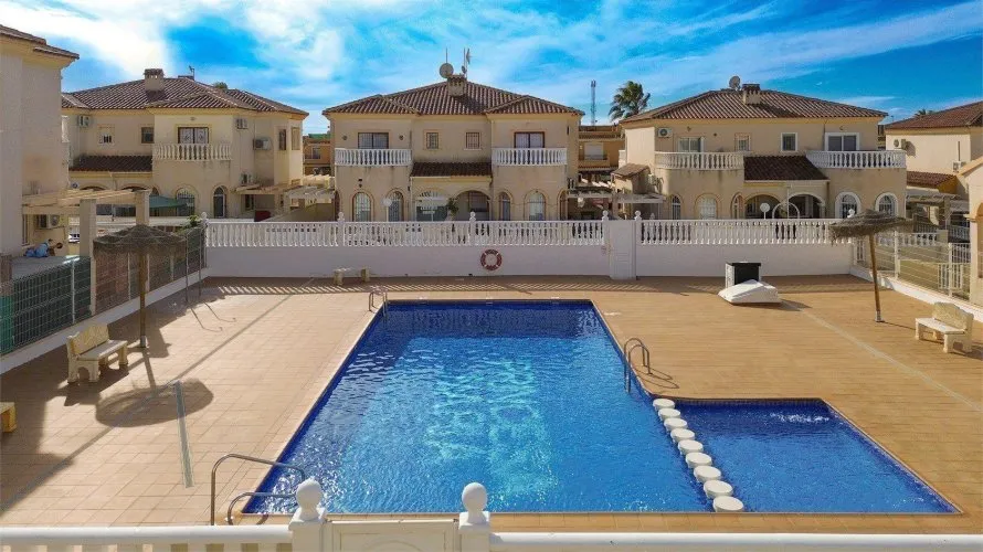 Сasa de 3 dormitorios en Torrevieja, Spain No. 2478 № 4