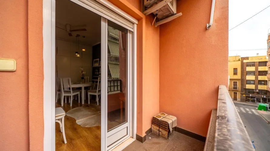 Apartamento de 3 dormitorios en Alicante, Spain No. 2400 № 2