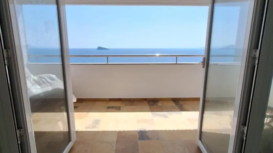 Apartamento de 3 dormitorios en Benidorm, Spain No. 2314 № 2