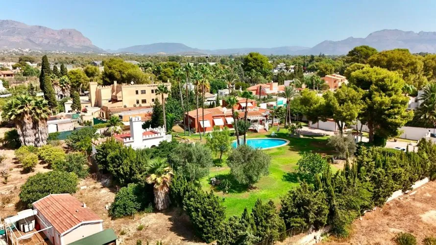 Villa de 5 dormitorios en Benidorm, Spain No. 2440 № 22