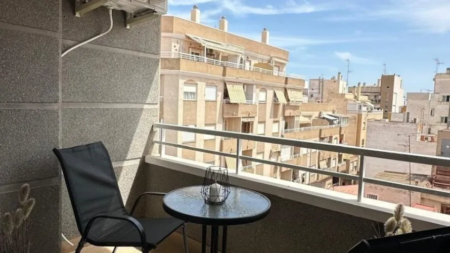 Apartamento de 1 dormitorio en Torrevieja, Spain No. 2463 № 2