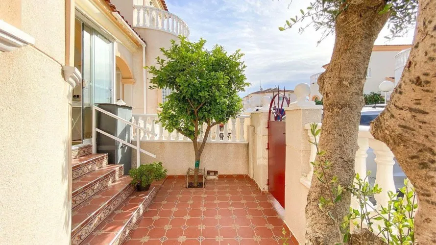 Сasa de 3 dormitorios en Torrevieja, Spain No. 2478 № 7