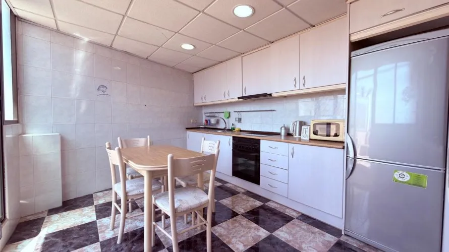 Apartamento de 2 dormitorios en Alicante, Spain No. 2434 № 1