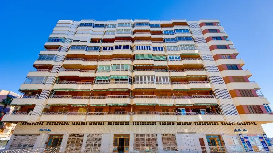 Apartamento de 100m² en Torrevieja, Spain No. 2394 № 3