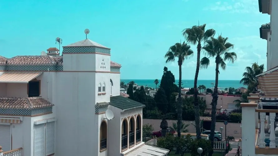 Apartamento de 1 dormitorio en Torrevieja, Spain No. 2474 № 1