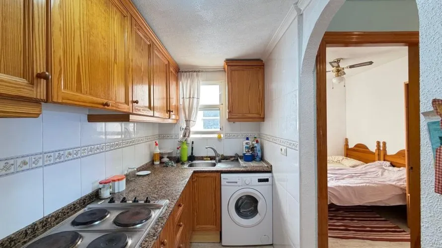 Apartamento de 2 dormitorios en Torrevieja, Spain No. 2402 № 3