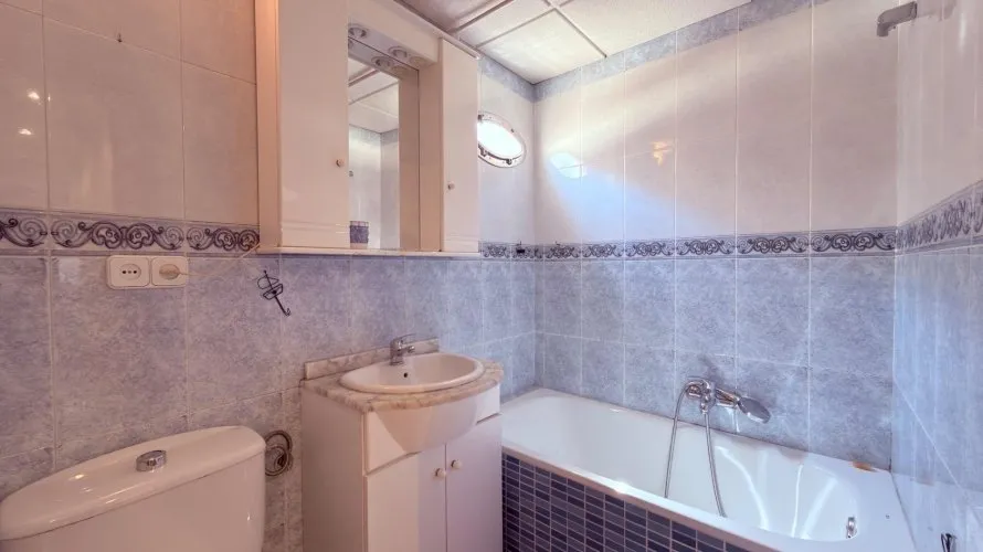 Apartamento de 2 dormitorios en Alicante, Spain No. 2434 № 11