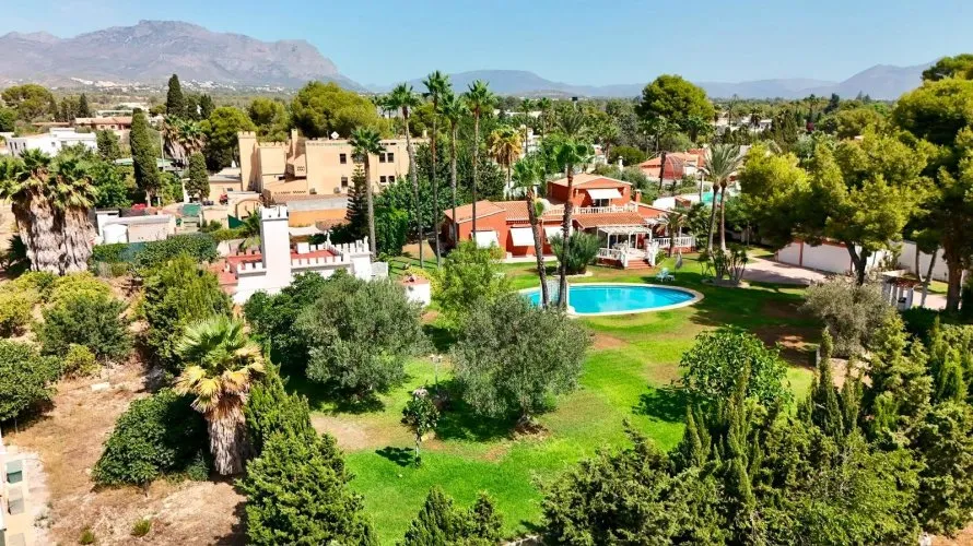 Villa de 5 dormitorios en Benidorm, Spain No. 2440 № 25